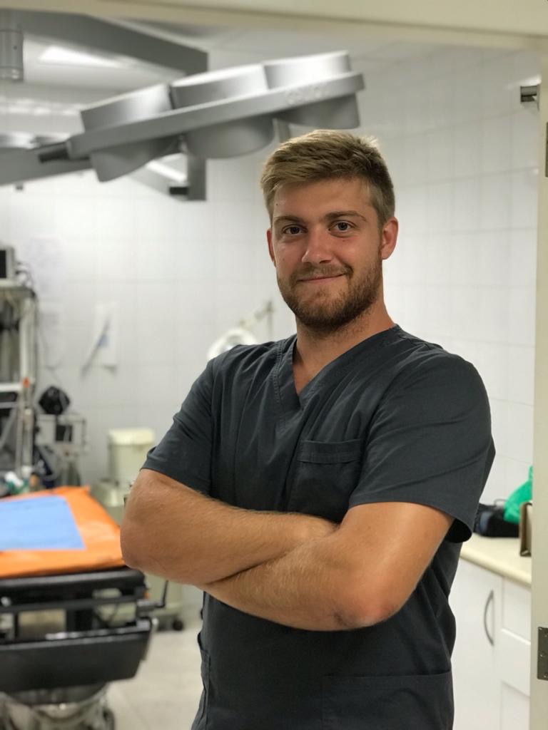 Saul Davalos veterinarian